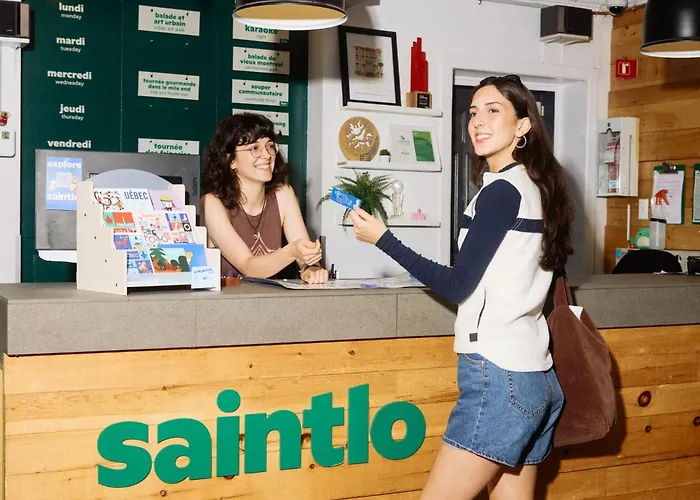 Auberge Saintlo Montreal Hostel